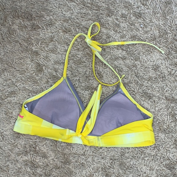 EUC Under Armour medium bikini top only - Picture 4 of 7